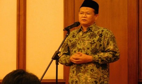 Guru Besar Institut Pertanian Bogor (IPB) dan Pakar Kelautan Indonesia, Prof Rokhmin Dahuri memberikan tausiyah kepada karyawan Bank Indonesia di Gedung BI, Senin (12/6) sore.