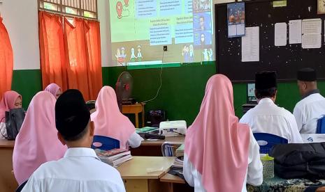 Guru madrasah mengikuti Bimtek implementasi kurikulum merdeka