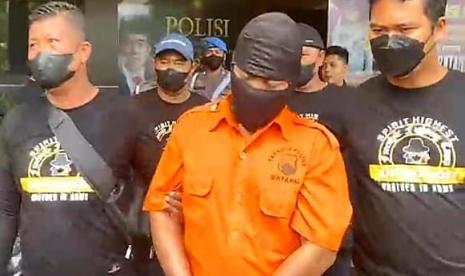 Guru ngaji di Kabupaten Batang, pria inisial M (28) ditangkap polisi atas dugaan pencabulan terhadap sejumlah santrinya.