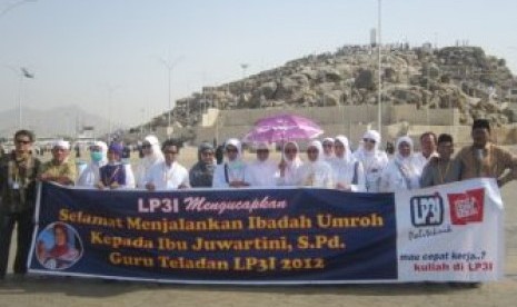 Guru teladan pergi umrah