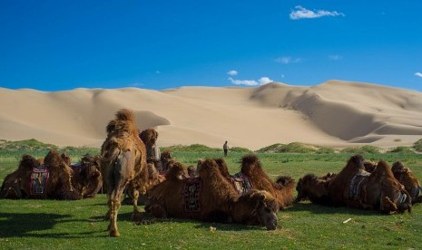 Paket Sembako Ceriakan Lebaran Warga Mongolia. Gurun Gobi di Mongolia