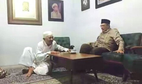 Gus Mus (kiri) dan Prof Quraish Shihab (kanan)