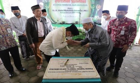  Pengasuh Pondok Tahfidh Yanbu'ul Qur'an Kudus, KH M Ulil Albab Arwani (Gus Bab) mendoakan Gus Muhaimin sukses maju sebagai presiden 