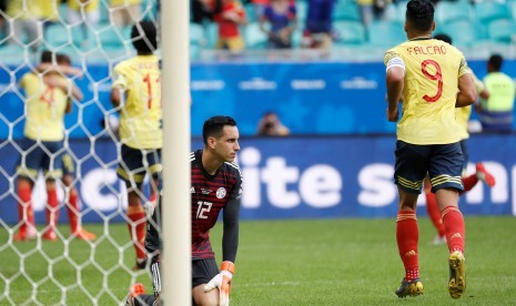 Gustavo Cuellar merayakan gol ke gawang Paraguay.