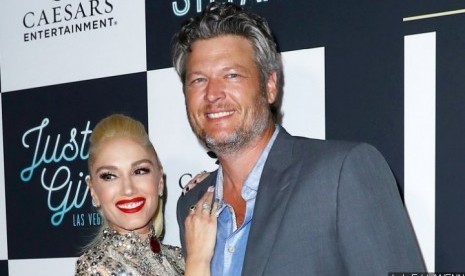 Blake Shelton dan istrinya, Gwen Stefani. Keduanya melangsungkan pernikahan tanpa dihadiri teman-teman selebritas pada awal Juli 2021.