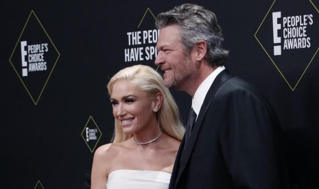 Blake Shelton dan calon istrinya, Gwen Stefani. Shelton bertekad menurunkan berat badan sebelum hari pernikahannya dengan Stefani.