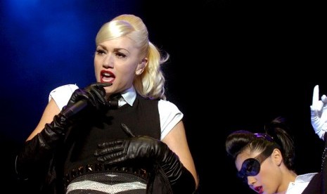 Gwen Stefani saat tampil di Bogota, Kolombia