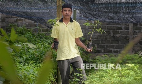 H Artim Yahya, Pendiri Koperasi Tani-Hutan Maju Bersama Desa Santong, H Artim Yahya yang didaulat menjadi salah satu Tokoh Perubahan Republika 2016