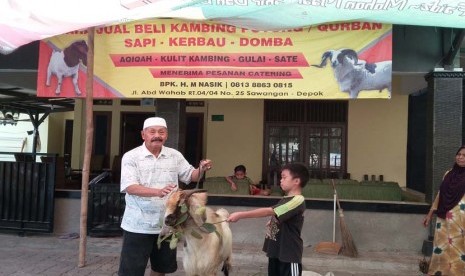 H M Nasik, sosok yang setia berjualan kambing sejak usia 30 tahun hingga saat ini berusia 75 tahun.