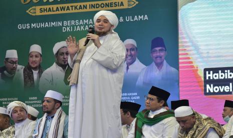 Habib Jindan Bin Novel Bin Jindan (tengah) menyatakan Seorang mukmin memiliki kewajiban memberikan keamanan dan kenyamanan    