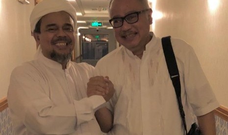 Habib Rizieq Shihab dan Mahendradatta di Makkah, Ramadhan silam.