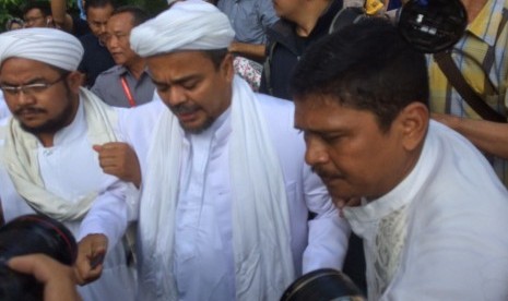 Habib Rizieq hadiri gelar perkara kasus dugaan penistaan Alquran di Mabes Polri, Selasa (15/11).