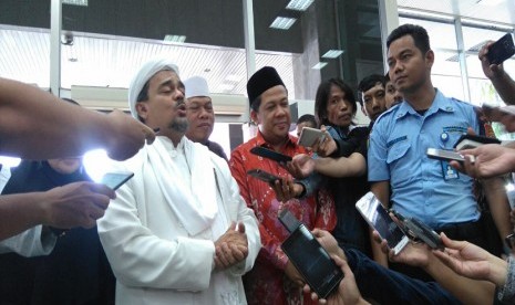 Habib Rizieq menyambangi Kompleks Parlemen Senayan, Jakarta, Rabu (11/1), untuk bertemu dengan pimpinan DPR.