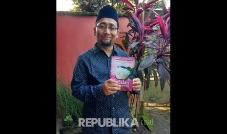 Habiburrahman El Shirazy dan novel terbarunya, Bidadari Bermata Bening.