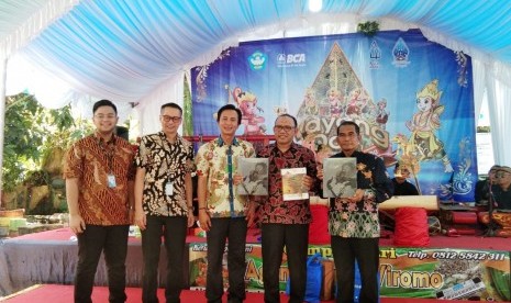 Hadir untuk membuka gelaran Wayang Day, Kepala KCU BCA Balikpapan Eduard Hans Winarko, Rabu (02/10)