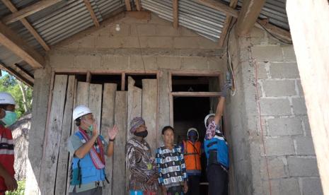 Hadirnya listrik diharapkan dapat meningkatkan produktifitas masyarakat dan menggerakan roda perekonomian, sehingga dapat memperbaiki kesejahteraan masyarakat.