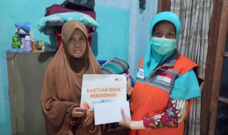 Hafida Nisa Rasyida merupakan salah satu anak yatim binaan Rumah Zakat Solo. Saat ini Hafida berusia 13 tahun dan berada di kelas 7. Hafida sudah ditinggal sang ayah sejak usianya masih 2 tahun karena sakit. Tanpa sosok suami di sampingnya, ibunda Hafida, Yani Sri Surani, menjadi orang tua tunggal dan merawat ketiga anaknya dengan berjualan untuk menyambung kehidupan keluarganya.