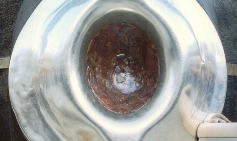 Sejumlah hadis Rasulullah SAW menyatakan hajar aswad berasal dari surga. Hajar aswad.