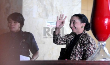   Hakim Mahkamah Konstitusi (MK) Maria Farida Indrati mendatangi gedung KPK, Jakarta, Rabu (16/10).  (Republika/ Wihdan)