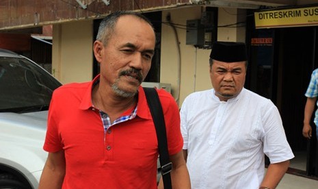 Hakim Sarpin Rizaldi mendatangi Direktorat Reserse Kriminal Umum (Direskrimum) Polda Sumatera Barat untuk mencabut laporannya terhadap dua akademisi Universitas Andalas (Unand), Feri Amsari dan Charles Simabura, Jumat (20/3).