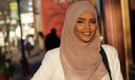 Halima Aden, remaja muslimah di Amerika Serikat  yang ikutserta dalam kontes Miss Minnesota.