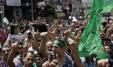 Hamas supporters shout slogans to support people in Gaza and Palestinian negotiators in Cairo, Egypt, during a demonstration in the West Bank city of Nablus on Friday, Aug. 15, 2014. 