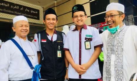 Hamid (dua dari kanan) bersama teman sesama temus dan KH Ikhsanuddin (paling kiri) dan Dr Abdul Mustaqim (paling kanan).