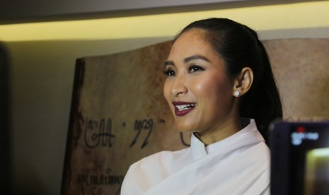 Happy Salma bertindak sebagai produser dari pertunjukan teater 'Rumah Kenangan' (Foto: Happy Salma)