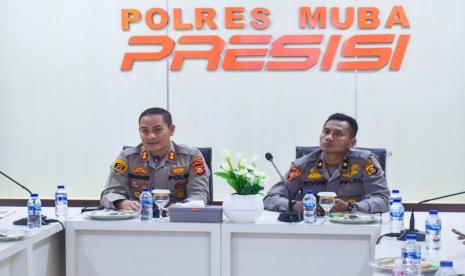 Harga Bahan Bakar Minyak (BBM) bersubsidi jenis Pertalite dan Solar dikabarkan naik mulai Kamis besok, 1 September 2022. Menyikapi kebijakan pemerintah tersebut, Polres Musi Banyuasin (Muba) mengajak jajaran personil Kodim 0401 Muba dan Jajaran Pemkab Muba, untuk bersama-sama melaksanakan kegiatan pemantauan dan pengawasan distribusi hingga penyaluran BBM kepada masyarakat