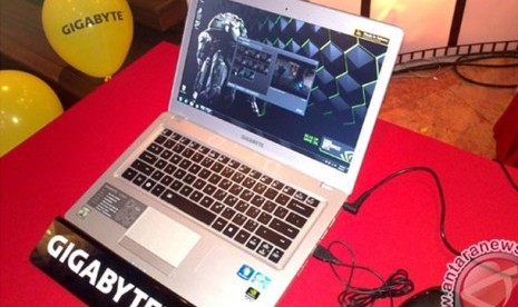 Harga pasaran Ultrabook U2442V (foto) Gigabyte mulai 999 - 1299 dolar AS, sedangkan seri P2542G ditawarkan mulai 1399 dolar AS.