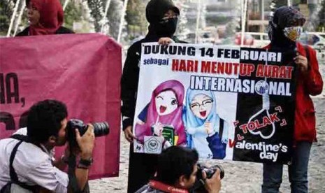 Berpakaian tapi Telanjang, Apa Maksudnya?. Foto Ilustrasi: Hari Menutup Aurat Internasional (ilustrasi)(www.flippermagz.com )