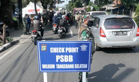 Hari pertama pelaksanaan Pembatasan Sosial Berskala Besar (PSBB) di Kota Tangerang Selatan (Tangsel).