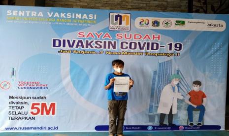 Hari pertama pelaksanaan vaksinasi massal covid-19 di Universitas Nusa Mandiri (UNM) kampus Jatiwaringin diwarnai dengan antusiasme warga yang berbondong-bondong datang. Berlokasi di Jalan Raya Jatiwaringin, No.2, kampus Universitas Nusa Mandiri terpilih menjadi pusat sentra vaksinasi massal dosis kedua di wilayah Cipinang Melayu, Jakarta Timur. 