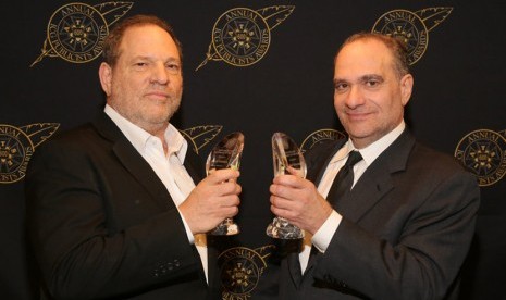 Harvey Weinstein (kiri) dan Bob Weinstein