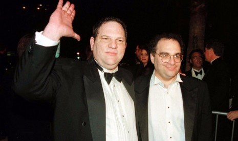 Harvey Weinstein (kiri) dan Bob Weinstein. 