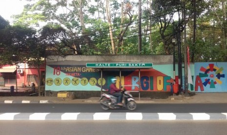 Hasil karya Pasukan Oranye membuat mural Asian Games di Jalan Antasari, Jakarta Selatan, Selasa (31/7).