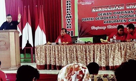 Hasto dalam orasi politik pengarahan Konsolidasi Organisasi DPC PDI Perjuangan Kabupaten Cirebon, di Cirebon, Sabtu (16/9).