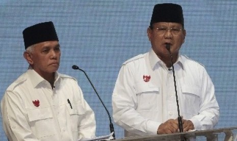 Hatta Radjasa (left)