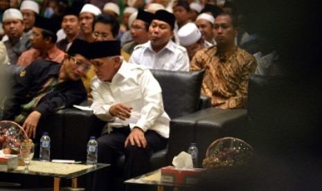  Hatta Rajasa (kanan) bersama Nazaruddin Umar