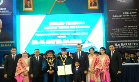 Hatta Rajasa mendapatkan gelar Doktor Honoris Causa dari ITB 