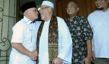 Hatta Rajasa menemui Habib Ali bin 'Abdur Rahman al-Habsyi (Habib Kwitang) di kediamannya di Jakarta Pusat, Rabu (21/5).