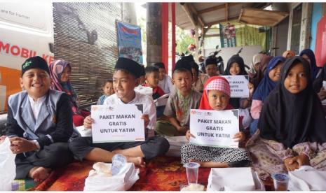 HBI yang berkolaborasi dengan Rumah Zakat mendistribusikan 40 paket makanan siap santap.