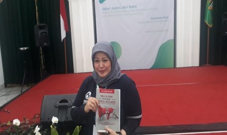 Head of Corporate Communications Bio Farma DR N Nurlaela Arief meluncurkan buku Public Relations In The Era of Artificial Intelligence.