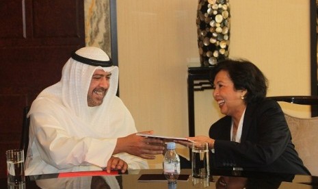 Head of Indonesian Olympic Committee, Rita Subowo (right), meets president of Olympic Council of Asia (OCA), Sheikh Ahmad Al Fahad Al Sabah, in Macau, China, on Wednesday. Surabaya loses to Hanoi in a bid to host Asian Games 2019. 