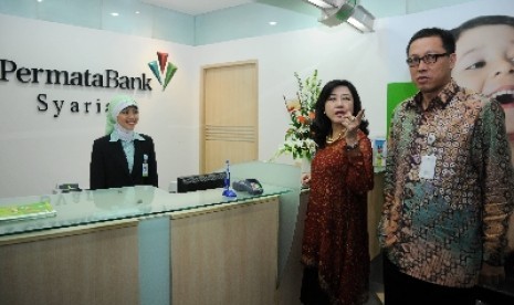 Head Permata Bank Syariah, Achmad Permana (kanan).