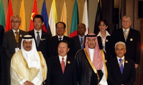 Heads of delegations have a photo session in Asia Cooperation Dialogue (ACD) forum in Kuwait, Tuesday.  Attended by 32 countries, the forum is established to bridge some missing link in Asia.   