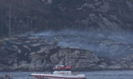 Helikopter 22L EC Super Puma jatuh di Bergen, Norwegia Barat, Jumat (30/4). Akibat kecelakaan ini 13 tewas.