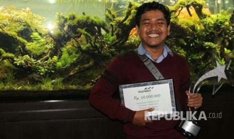 Hendra, mahasiswa Fakultas Perikanan Universitas Brawijaya, menciptakan alat penetas telur lobster bernama Aquatech. Inovasinya mampu meningkatkan keberhasilan penetasan telur lobster dari 25 persen menjadi 80 persen. 