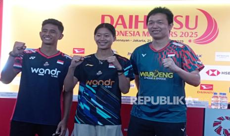 Hendra Setiawan (kanan) dalam acara konferensi pers Daihatsu Indonesia Masters 2025 di Istora Senayan, Jakarta, Senin (20/1/2025).