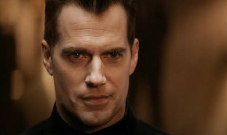 Henry Cavill dalam salah satu adegan di film Argylle. Film ini mendapat banjir komentar negatif dari kritikus film.